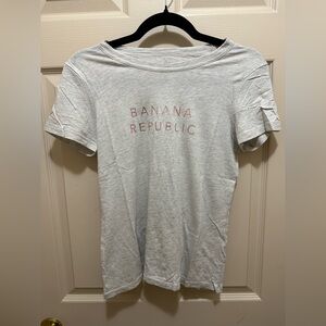 Banana Republic Gray T-Shirt - size: XS - preloved condition